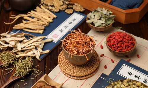 中药蒲公英功效与作用网 - 网站提供中药蒲公英的功效与作用及禁忌小常识、中药蒲公英的功效与作用是什么