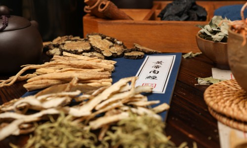 中药蒲公英功效与作用网 - 网站提供中药蒲公英的功效与作用及禁忌小常识、中药蒲公英的功效与作用是什么